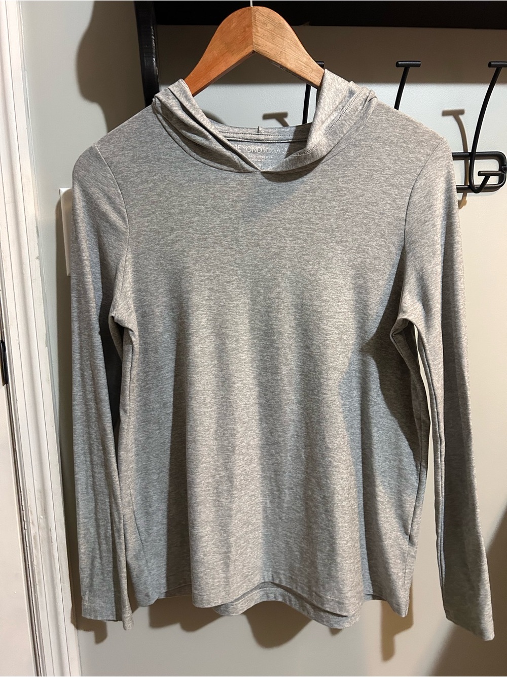 Beyond Yoga Heather Gray Lightweight Hooded Long Sleeve